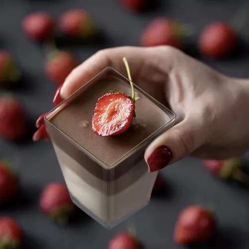 Firkantede plastbeger til mousse og dessert – 160 ml 100-Pack