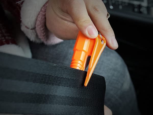 Turvavasara Avaimenperällä – Turvavyöleikkuri & Ikkunanrikkoja 2-Pack