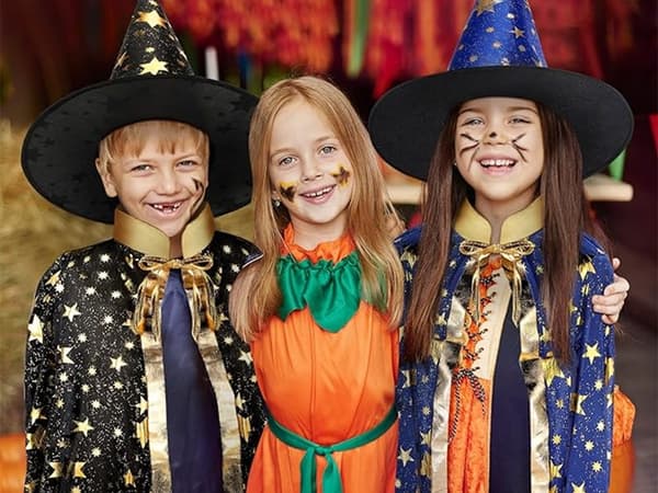 Förklädnad guide kostym halloween cape hatt