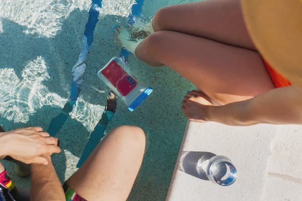 FIXED Float Vattentät Väska för Smartphones upp till 6.8" Blå