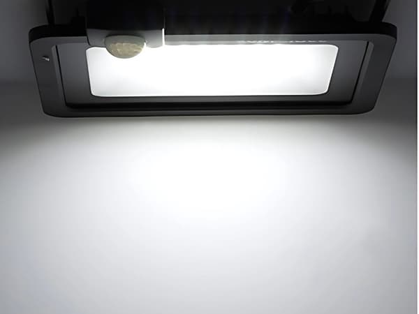 Strålkastare LED 10 W - 6000 K med skymningssensor IP66