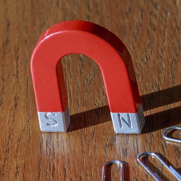 Hevosenkengän magneetti / Jääkaappimagneetti - Klassinen (5 cm) Red