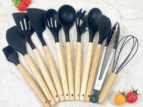 Köksredskap silikon set 12 delar trähandtag