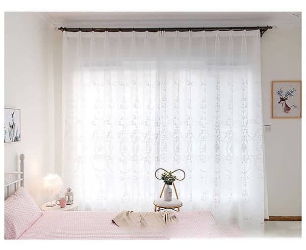 Broderede gardiner/halvtransparente