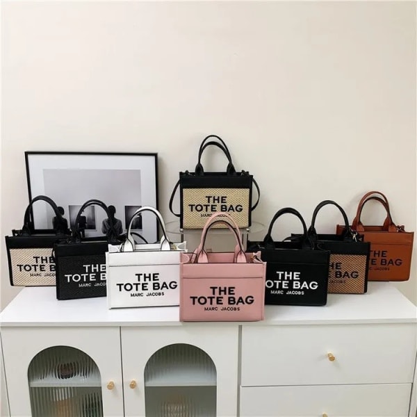 Large capacity woven bag bag handbag crossbody bag Straw weaving black the tote bag Straw weaving black the tote bag