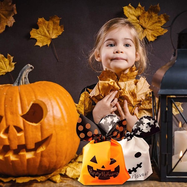 100 kpl Halloween-karkkipusseja, hauskoja kurpitsalahjapusseja Halloween-temppuiluun tai -herkutteluun, iloisia Halloween-karkkipusseja makeille kekseille, 2 tyyliä