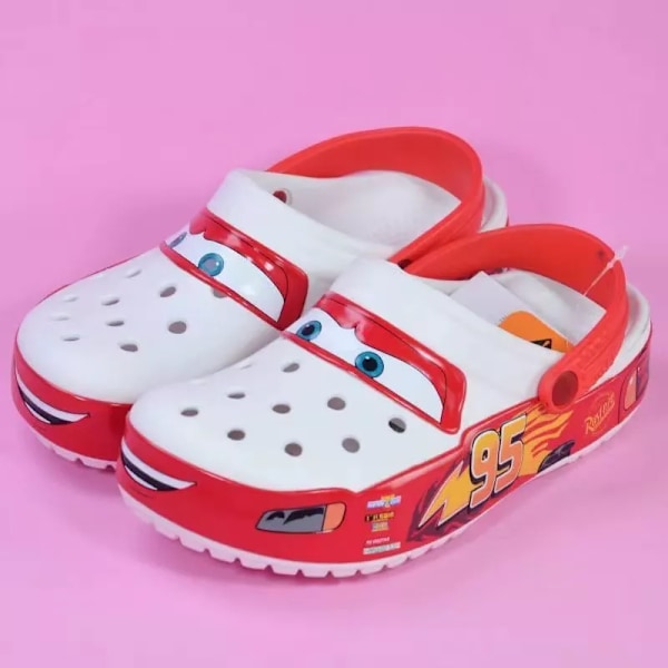 Nya färgglada McQueen Story skor för män och kvinnor 2024 vår Baotou strandtofflor utomhus fritid Croco skor white 39