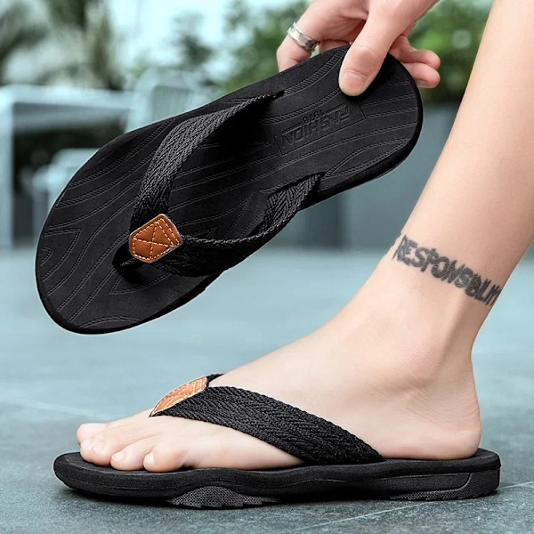 Jumpmore Skor Män Flip Flops Mode Män Sandaler Utomhus Mjuka Sommaren Tofflor Storlek 39-46 BLACK 45-46