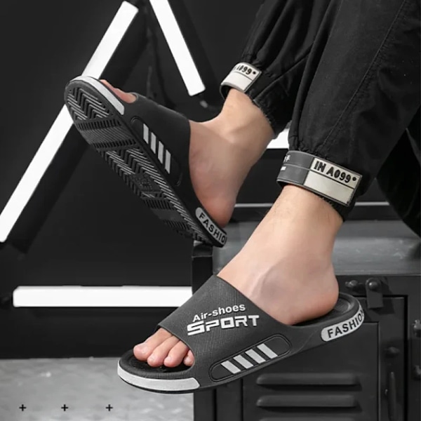 Sommar Nya Mäns Tofflar Pvc Mjukt Vanlig Strand Toffpers Stora Storlek Utomhus Anti-Slipp Flip Flops Sandal Man Hemma Badrum Slippare Black 46-47(suggest 45-46)