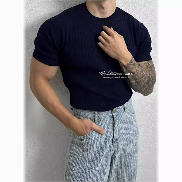 2024 Hong Kong Style Nye Striktrøjer Mænd Short Slim Slim Rund Hals Stribet Solid Color Base Shire Bomuld Strik Khaki L