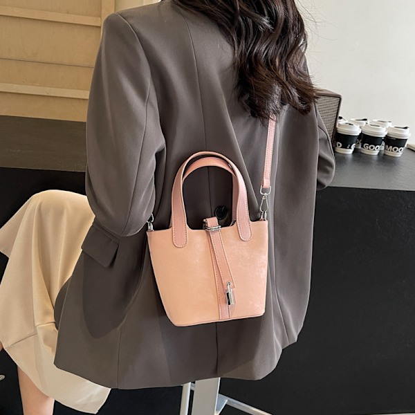 This Year's Popular Hand-Carrying Bag Women's 2024 Spring And Summer New Versatile Simple Shoulder Bag Western Style Fashion Bucket Bag Pink