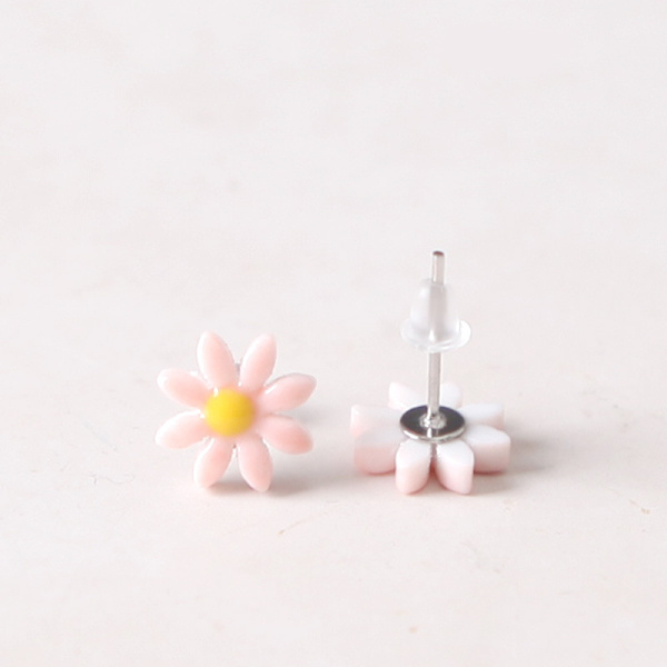Grön Sång Små Daisy Ceramic Små Fräsch Daisy Örhängen Japanska Koreanska Temperament Kvinnors Örhängen Kreativ Handmade E Trinketter White