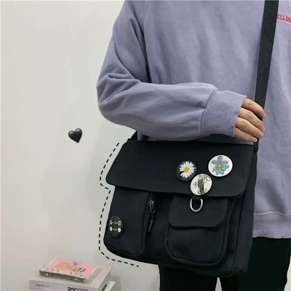 Suloinen Canvas-laukku Wild Student Naiset Käsilaukut Olkalaukku Naisten Japanilainen Harajuku Diagonaalinen Crossbody-laukut Tytölle Lompakko Bolsas Black Large Badge