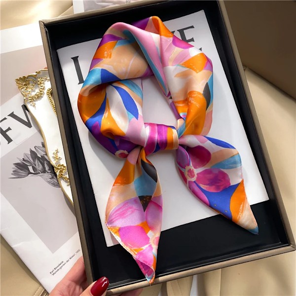 Skriv Ut 70Cm Silk Satin Headkerchief Kvinnor Lyx Design Hals Slips Scarf Kvinnliga Hår Hand Falard Shawl Hijab Bandananame FJ455-2