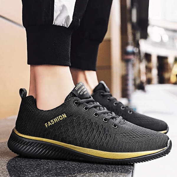 2024 Nya Män Casual Skor Lac-Up Män Skor Lättvikt Bekväma Andas Vandring Sneakers Tenis Masculino Zapatillas Hombrename Gold 40