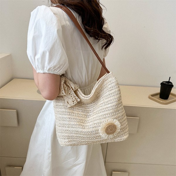 Tämän vuoden suosittu laukku naisille 2023 Kesä Uusi Fahionable Hand-Woven Tote Bucket Laukku Naisten Suuri Kapasiteetti Olki Laukku Flowers White