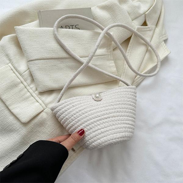Kontrast Färgstrand Väska Modig Vävda Axel Korskropp Väska 2023 Sommar Nya Västerländsk Stil Commuter Spliced Bucket Baga White With Khakis With Ornaments