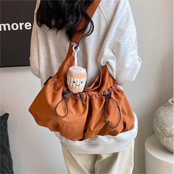 Stor Canvasväska Dam 2024 Sommar Ny Enkel Casual Axelväska All-Match Högkvalitativ Sentong Qin Tote Bag Beige Ribbon Pendant