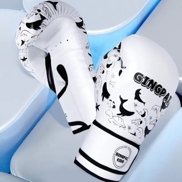 Professionella boxningshandskar PU-läder Muay Thai Guantes Boxeo Sanda Free Fight MMA Kick Boxning Träningshandske för män Kvinnor Barn Black White 8 oz