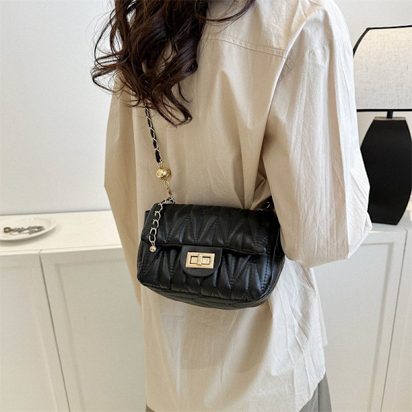 Korean Fashion Diamond Pattern Chain Bag Female 2024 New Stylish Good Texture All-Match Shoulder Bag Underarm Bag Pink