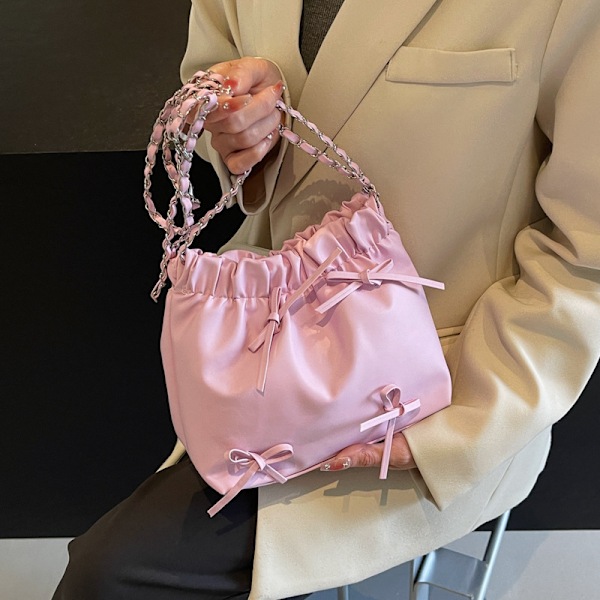 2024 Spring Style Bow Chain Väska Kvinnlig Partsu Axelpåse Kvinnlig Solid Färg Mjuk Läder Pleated Bucket Bag Ti Ti Det Silver