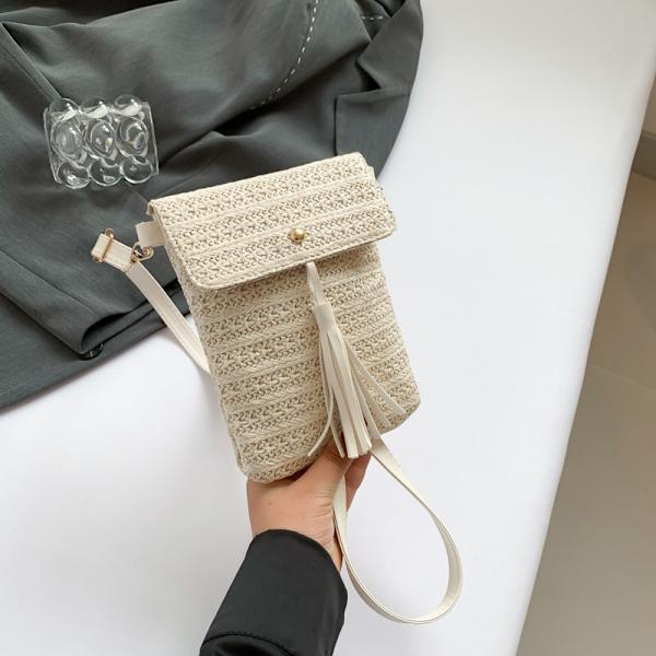 2024 Personaliserad Sommaren Ny Halm Vävda Moderik Stilfull Casual Vävning Enkel Axel Cross Kroppsmobiltelefon Vertikal Liten Torg Dampåsen Creamy-White