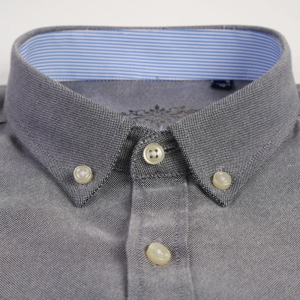 Herrmode långärmad massiv Oxford-skjorta Single Patch Ficka Enkel design Casual Standard-fit Button-down krage skjortor 1006-18 39