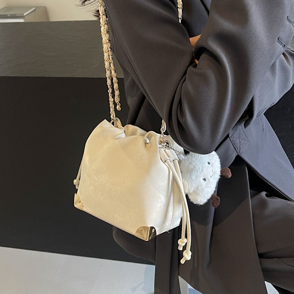 This Year Popular Hot-Selling Product Bucket Bag Female 2024 Spring And Summer New Simple And Versatile High Sense Ladies Shoulder Bag Creamy-White