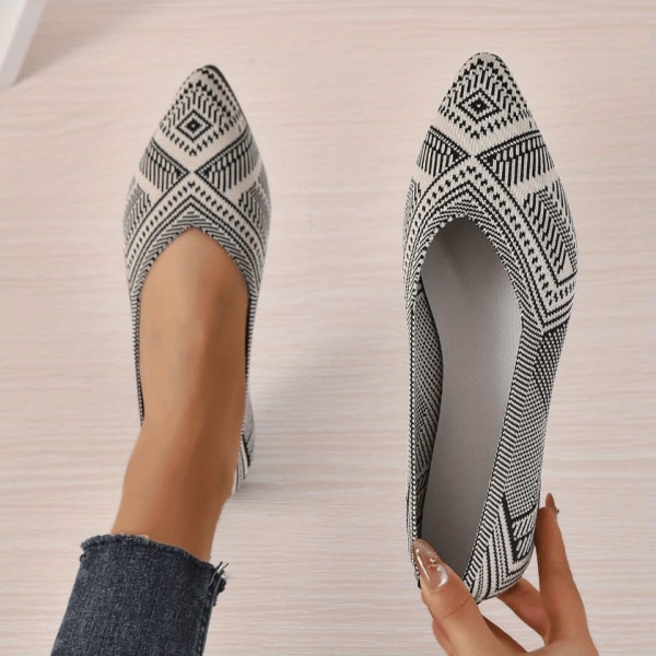 Kvinnors geometriska mönster, stickade spetsiga trån, Slip On Balett Flats, bekväma matchande skor Black And White Color CN230(EU36)