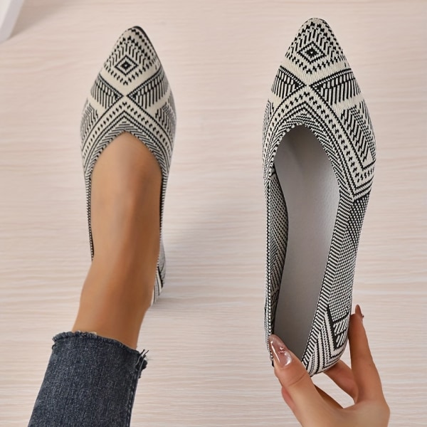 Kvinnors geometriska mönster, stickade spetsiga trån, Slip On Balett Flats, bekväma matchande skor Black And White Color CN230(EU36)