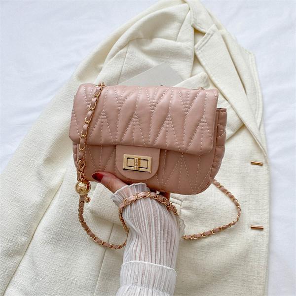 Vår 2024 Ny Mode Enkel Axel Väska Enkel Western Style Axel Väska Liten Kvadrat Väska Kedja Trendy Crossbody Väska Axer Väskan Yellow