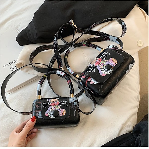 Tao Tao Taske Dame 2021 Ny Stil Crossbody Taske Pude Taske Japansk Og Koreansk Stil Trykt Tegneserie Mode Personlighed Generation Black Large Size