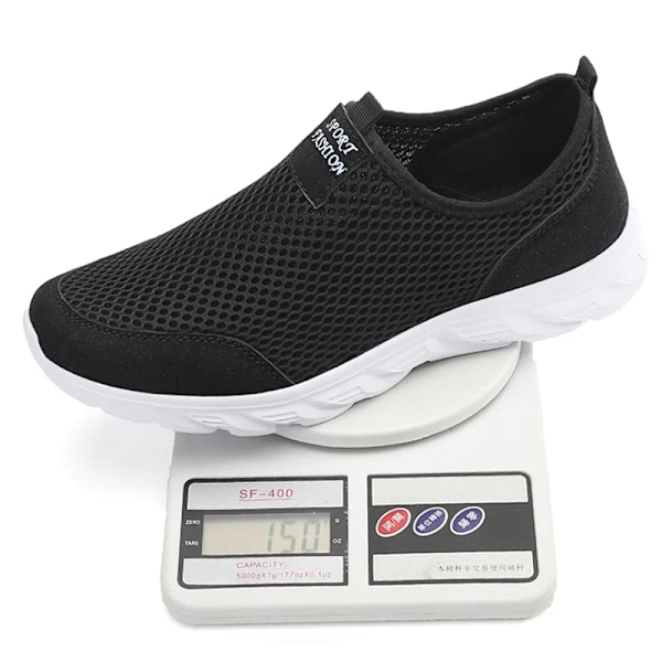 2023 Letvægts Mænd Casual Sko Åndbar Slip På Mænd Casual Sneakers Anti-Slips Mænds Lejligheder Udendørs Walking Sho Sho Størrelse 39-47 Black White 41