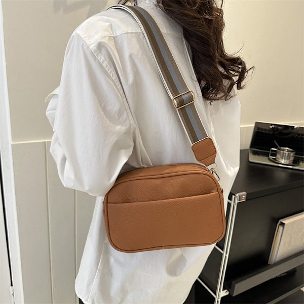 Trendy Dametasker 2023 Efterår Ny Fast Farve Pu Skuldertaske Mode Casual Enkel Dame Skuldre Lille Firkantet Taske Brown