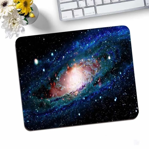 Galaxy Small Gaming Mouse Pad Skrivbordsmatta Gummimatta halkfri Anime Musmatta Datortillbehör Skrivbordsskydd Kawaii Cute Keyboard Pads RZF0133 25x29cm