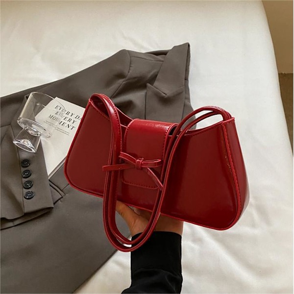 High Sense Special-Interest Design Hand Carrying Underarm Bag Female 2024 Summer New Versatile Simple Work Commuter Shoulder Bag Black