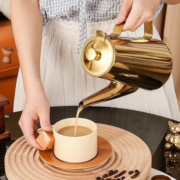 1 st, gyllene kaffekanna i europeisk stil - förtjockad kallvattenkokare i rostfritt stål för eftermiddagste och kaffe - Vacker blomsterdesign - hållbar Golden