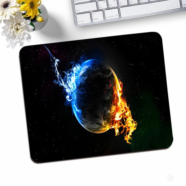 Galaxy Small Gaming Mouse Pad Skrivbordsmatta Gummimatta halkfri Anime Musmatta Datortillbehör Skrivbordsskydd Kawaii Cute Keyboard Pads RZF0134 18x22cm