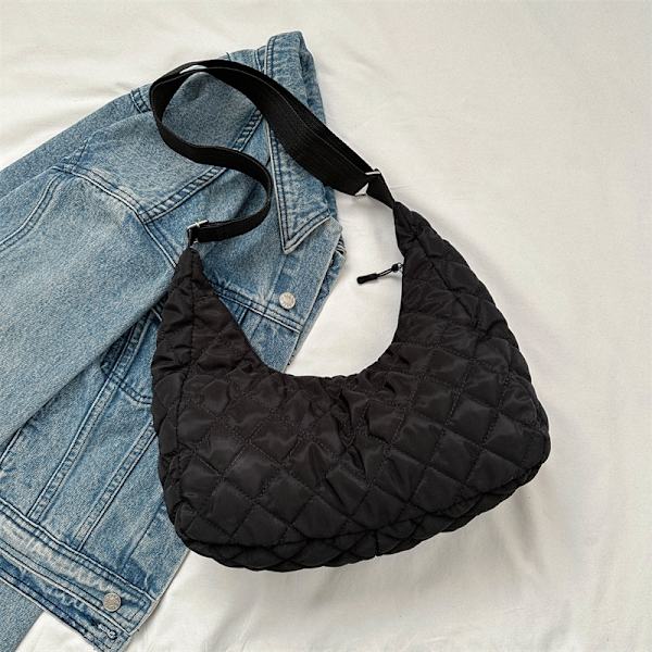 Tämän vuoden muoti rombi yksi olkalaukku naisille 2023 talvi uusi rento yksivärinen crossbody-laukku dumpling-laukku muoti Black