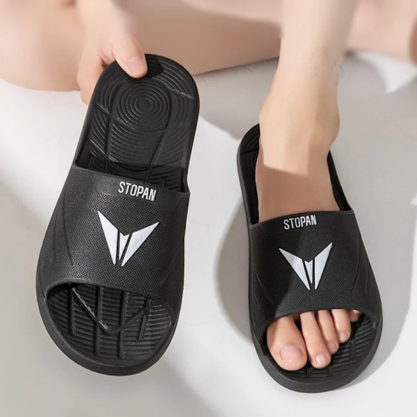 Nye Sommeren Mænds Tøfler Casual Udendørs Strand Slippere Pvc Blød Sål Hjem Indendørs Flip Flops Anti Slippa Badrum Slipp Sandaler Gold arrow 46-47(suggest 45-46)