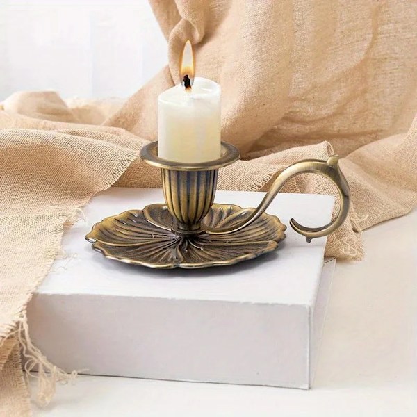 1Pc Europeisk Style Candlestick Alla Hjärtans Dag Handhållna Ljushållare Retro Enkla Huvud Candle Stand Taper Hållare Bronze