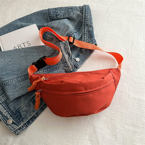 Sommar Casual Candy Färg Axel Dumpling Väska 2024 Ny Trend Neutral Daily Chest Bag Estetisk Mode Crossbody Väskan Lake Blue
