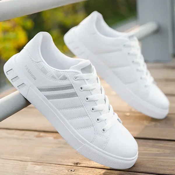 Herre Sneakers Casual Sko Letvægts Åndbar Mænd Sko Flad Snørebånd Hvid Business Rejser Mænd Tenis Sko Tjenis Masculinon Silver 44