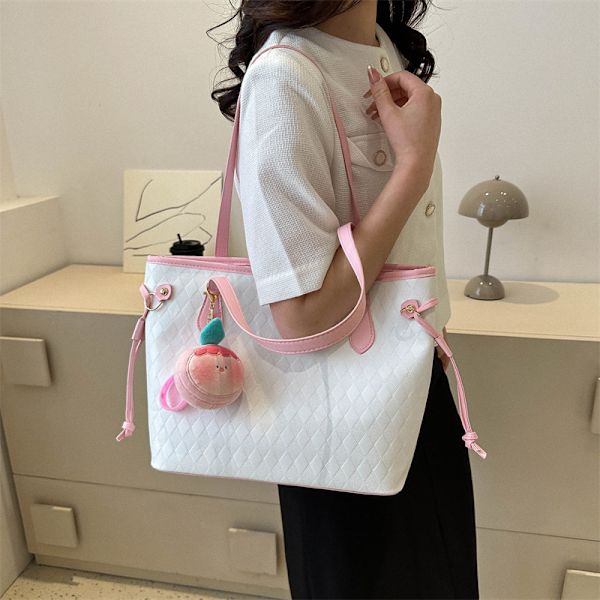 2023 Ny Specialintressedesign Moderiktig Snygg Bärbara Kvinnors Stora Väskor Trendy En-Skulde Underarm Väska Casual Tote Bage Black Without Ornaments