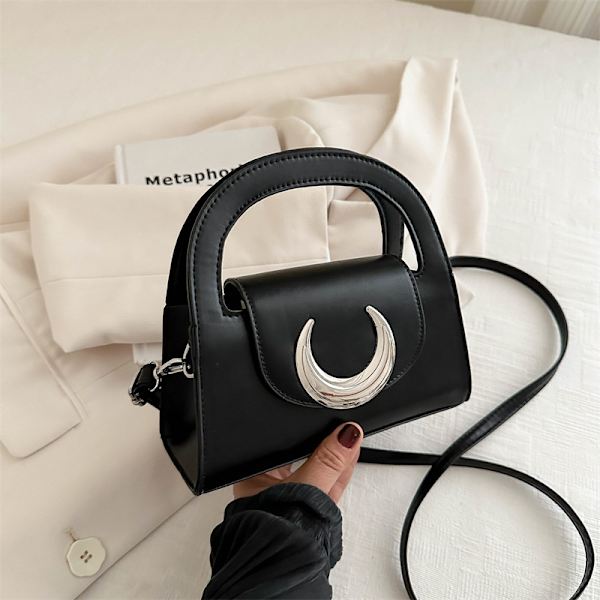 Moon Buckle Bag För Kvinnor 2024 Sommar Ny Casual Solid Färg Axel Väska Damer Vackra Personliga Handväskan Silver