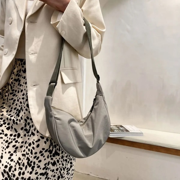 Trendig vintage för flickor Handväska i massiv nylon enkla axelväskor Crossbody-väska Koreanska dumplingväskor Kvinnor Messenger-väskor black