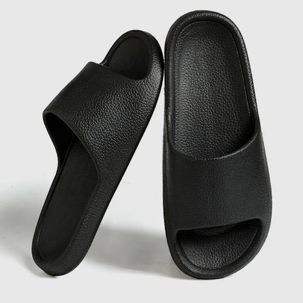 2024 Sommer Tøfler Mænd Kvinder Blød Indendørs Hjem Flade Sandaler Mode Flip Flops Strand Sko Par Icke-Slip Badrummer Billeder A-Black 38-39