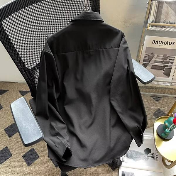 Valkoinen tyylikäs pitkähihainen paita miehille ja naisille kevät- ja syysmuotimerkki Hong Kong Style kudottu pusero pareille sama tyyli vaalea muodikas rento kesä Black M