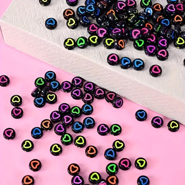 100 st Akrylhjärtpärlor, 7 mm kärlekshjärtamönster runda platta pärlor, lösa distanspärlor, för att göra DIY smycken Armband Halsband Örhängen Smycken Black & Mixed Color [100PCS]