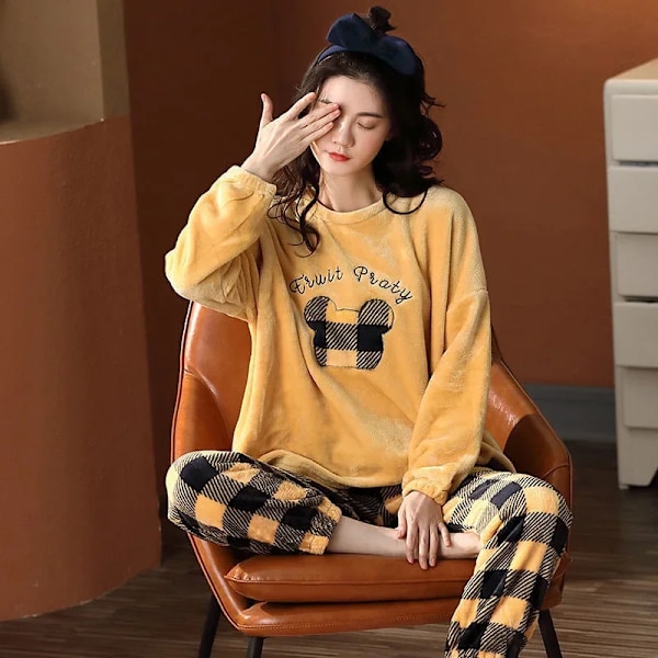 Gränsöverskridande Hösten Vinter Flannel Förtjockade Kvinnors Söta Cartoon Casual Lång Ärm Pullover Pajama Set Home Kläder Ins 13.20 yellow Winnie the Pooh M